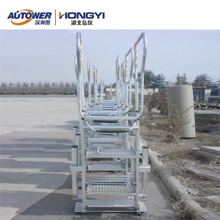 Folding Stairs Equipped With The Step Lock